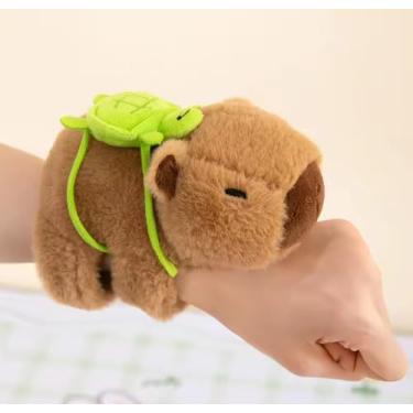 Imagem de Bichinho de Pelúcia para Pulso, Capivara Marrom com Mochila de Tartaruga, Bracelete Infantil