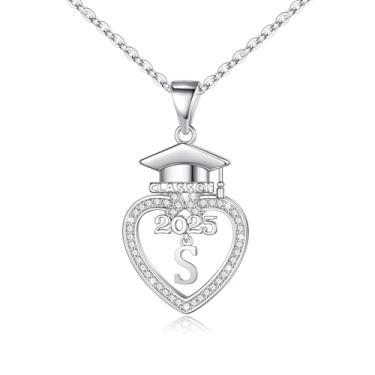 Imagem de Presentes de formatura para ela 2023, colar de inicial banhado a ouro branco 14K com pingente de coração de zircônia cúbica, presente de amizade para sua turma de 2023, presentes de formatura