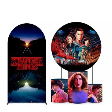 Imagem de Kit Painel de Festa Redondo 1,50m, Trio de Cilindros e Painel Romano Stranger Things - Fera Print