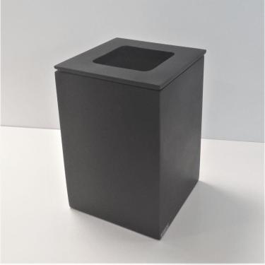 Imagem de Lixeira Quadrada Vazada 5,5L Em Resina Preto Fosco
