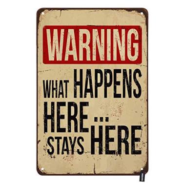 Imagem de HOSNYE Placa de metal vintage Warning What Happens Here Stays Here Stays Here para homens e mulheres, decoração de arte de parede para casa, bares, clubes cafés, 20 x 30 cm