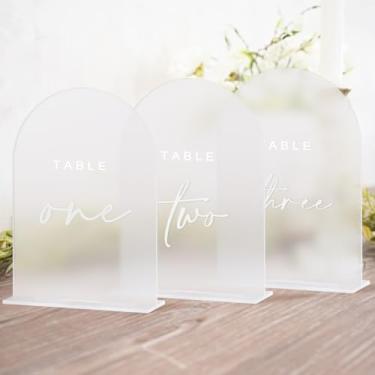 Imagem de Números de mesa de casamento arqueados foscos 1-15 com suportes, placa de arco de acrílico de 12 x 17 cm com números brancos, números de mesa de acrílico arqueados 3D para recepção de casamento