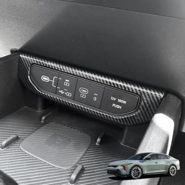 Imagem de YOUTOOCAR Porta de carregamento Capa protetora com orifício USB compatível com acessórios Kia K4 2025 (padrão de fibra de carbono)