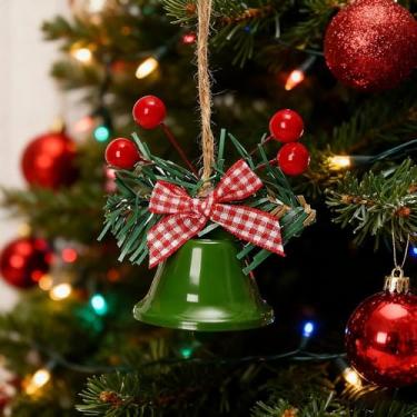 Imagem de Enfeite de sino de Natal com frutas vermelhas e laço xadrez – Decoração de trompete/sino redondo para árvore de Natal, porta, casa, escritório, decoração de festa de feriado (4,5 × 6,6 cm) (verde