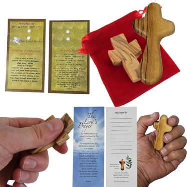Imagem de Holy Land Market Conjunto confortável de madeira de oliveira esculpida à mão – Feito por artesãos cristãos em Belém – Polegar de 5 cm e 6,3 cm segurando cruzes com bolsa de veludo, certificados e