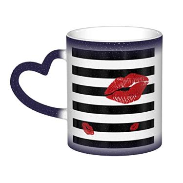Imagem de Lábios impressos em listras pretas e brancas xícara de café divertida, xícara de cerâmica mágica sensível ao calor que muda de cor 12 Oz, para café/chá/leite/cacau, para adolescente/aniversário