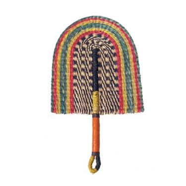 Imagem de Arte de Parede com Vento Palha Tecido à Mão Acessório Decorativo Artesanal Cabo Couro para Decoração Design Exquisito Versátil Casa Grip Confortável Alça Suspensão Prática Portátil e Refrescante