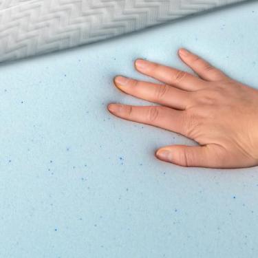 Imagem de Cobertura de colchão de espuma viscoelástica tamanho Queen, almofada de colchão de gel de 7 cm para alívio de pressão, capa lavável, certificado CertiPUR-US, 203 cm x 152 cm