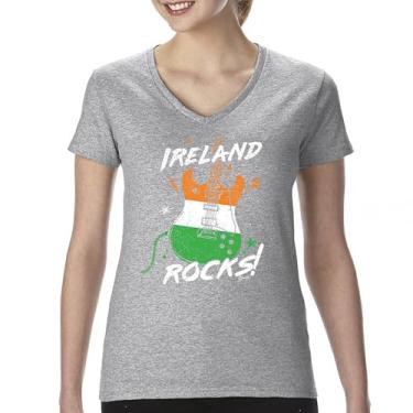 Imagem de Camiseta feminina Ireland Rocks Guitar Flag St Patrick's Day Gola V Shamrock Groove Vibe Pub Celtic Rock and Roll Clove, Cinza, GG