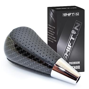 Imagem de Puxador de câmbio de engrenagem de madeira de couro SHIFTIN para Toyota Avalon Yaris 4Runner Land Cruiser Sienna Camry Solara Tacoma e Lexus ES300 ES330 GS300 GS400 GS430 SC300 SC400 (padrão de couro preto/fibra de carbono)
