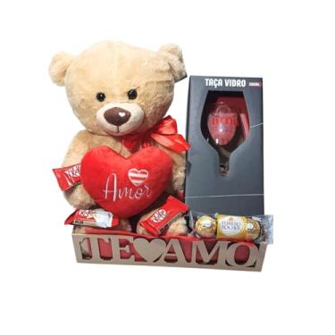 Imagem de Cesta para a Namorada com Pelúcia Urso Coração, Taça Te Amo, Chocolate
