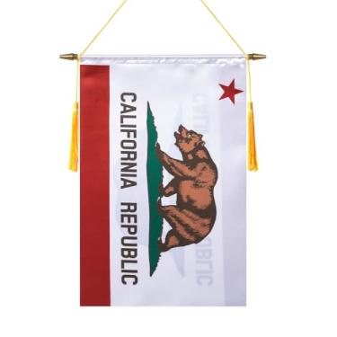 Imagem de TMHTMH Bandeira de parede da Califórnia de 45,7 x 30,5 cm, poste de madeira e acabamento acetinado duplo, bandeira suspensa do estado da Califórnia, para sala de casa, sala de aula escolar, clube e
