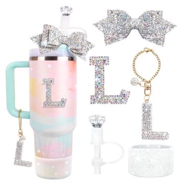 Imagem de Lingdeer Conjunto de acessórios de garrafa de água para Stanley Cup 30 e 1,134 g, pingentes de letras brilhantes, capa de canudo de diamante, bota de silicone com glitter, adesivo personalizado, topo