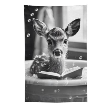 Imagem de Tapeçaria de leitura de cervo bebê na banheira preto branco bolhas cena adorável arte animal pendurar na parede decoração de casa caprichosa para banheiro, sala de estar, ambiente lúdico, tapeçaria