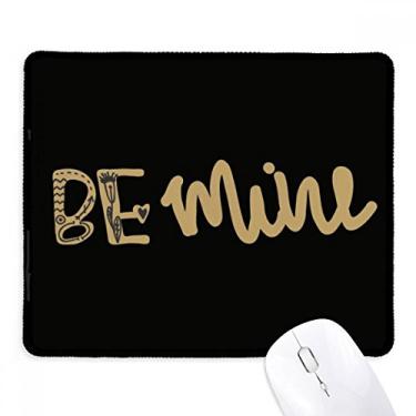 Imagem de Mouse pad Gold Be Mine com citação feita à mão e borda costurada preta antiderrapante
