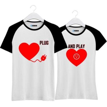 Imagem de Kit Camiseta Para Casal Plug Play Coração Apaixonado Love - Loja Bobki