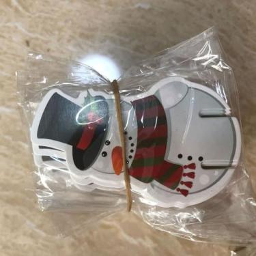 Imagem de Cartões para copos de vinho de Natal com design de chapéu de Papai Noel, pacote com 10 etiquetas de copo de papel para decorações de mesa de festas de fim de ano, verso em branco para nomes de