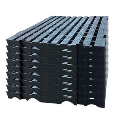 Imagem de Piso Plástico Estrado Vazado, Modular para Áreas Externas e Internas, Preto, 50x50cm, Base Antiderrapante (9)