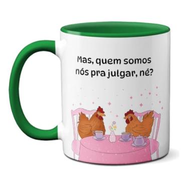 Imagem de Caneca Galinhas Fofocando Quem Somos Nós Pra Julgar? (Verde)