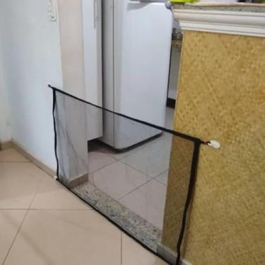 Imagem de Tela Pet de Proteção Nylon Resistente 110x72cm | Barreira de Segurança para Cães Gatos e Crianças | Grade de Proteção Removível para Escadas e Portas