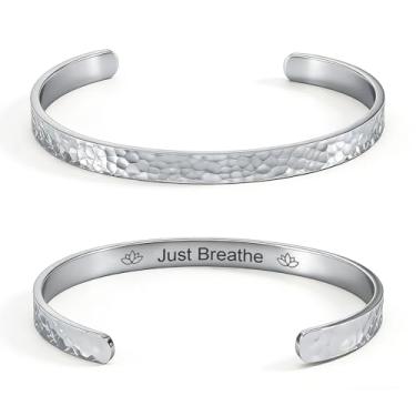 Imagem de cusurlove Pulseira feminina com versículo da Bíblia inspiradora martelada banhada a ouro 18 K, presente de joia de fé cristã, ajustável, não mancha, Medium, Aço inoxidável, Sem Pedra Preciosa