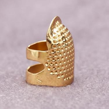 Imagem de Capas de dedo para dedais de costura de liga de zinco ajustáveis em tamanho P dourado - protetores de ponta de dedo para fabricação manual