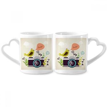 Imagem de Conjunto de canecas de porcelana para casal, com ilustração de pássaro na câmera, coração de cerâmica