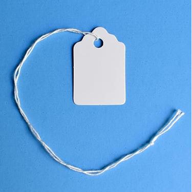 Imagem de Etiquetas de preço com corda anexada – 3,8 cm x 2,2 cm, 1000 etiquetas, etiquetas de preço para joias pequenas brancas pré-amarradas