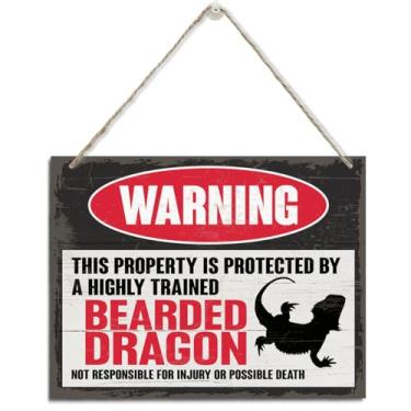 Imagem de Sinal de aviso ao ar livre, ESTA PROPRIEDADE É PROTEGIDA POR DRAGÃO DE BARBA ALTAMENTE TREINADO, placas de aviso engraçadas, placa decorativa para pendurar, decoração de parede de casa de fazenda