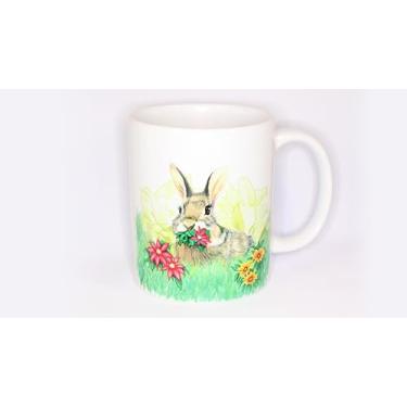Imagem de Crimson Studios LLC Caneca de coelho Coelho Xícara de Chá Colorida Flores Primavera e Hostas Caneca de Café Bebida Casa Caneca de Escritório Cerâmica (branca, 325 ml)