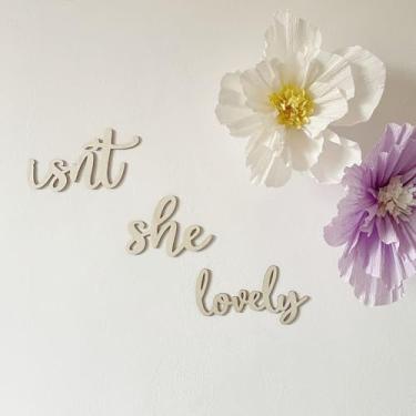 Imagem de REMAX Isn't She Lovely Placa de madeira, Boho meninas quarto de crianças, decoração de prateleira de parede de madeira para pendurar e exibir