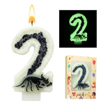 Imagem de Vela de aniversário de dinossauro que brilha no escuro número 2 para festa temática de esqueleto jurássico menino