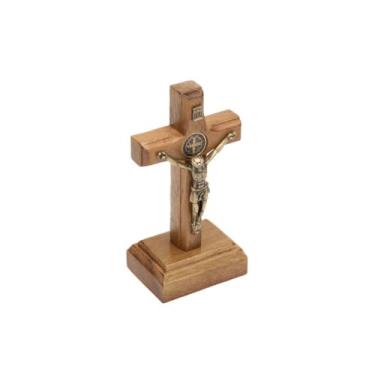 Imagem de Crucifixo de Mesa em Madeira com Medalha de São Bento 7 cm Acabamento em Ouro Velho, para Altar e Oração