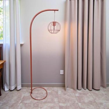 Imagem de Luminária de Chão Abajur Nívia Metal Cúpula Aramada Design Industrial Retrô Elegância Modernidade