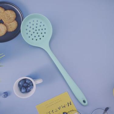 Imagem de Colher ranhurada de silicone, uma peça, coador antiarranhões para cozinhar drenando (verde)
