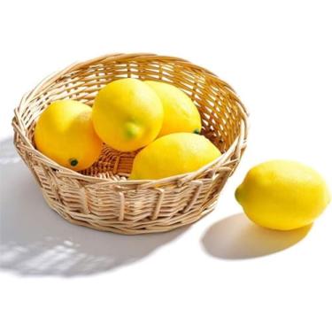 Imagem de AKOAK 4 peças de decoração de limão falso, limão amarelo artificial, decoração realista de frutas falsas, para casa, cozinha, festa de casamento, decoração de Natal, tigela de frutas, recheio