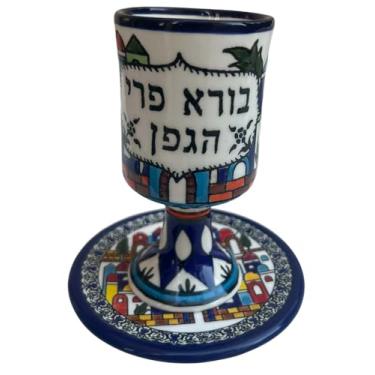 Imagem de LION OF JUDAH MARKET Copo de cerâmica Shabat Bore Pri Hagafen Kiddush 14 cm com pires Jerusalém 12,7 cm