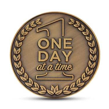 Imagem de Serenity Prayer and One Day at a Time Coin, ficha de bolso com chip de recuperação, moeda de desafio de recuperação banhada a ouro antigo, presente de paz e sobriedade