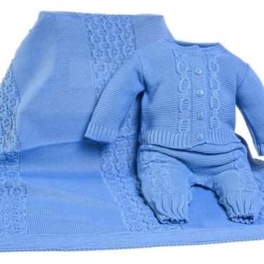 Imagem de Kit Saída Maternidade 3 Peças com Jardineira, Casaco e Manta Tricot Unissex Off White, 100% Poliéster Hipoalergênico, Manta 75x75cm, Recém-nascido (Azul Bebe, RN)