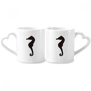 Imagem de Conjunto de canecas de porcelana para casais, contorno da vida marinha e hipocampo preto, coração