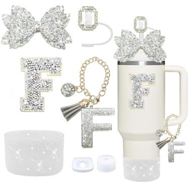 Imagem de Conjunto de acessórios para copos Stanley de prata, 7 peças, decorações de iniciais para Stanley Cup 850 g/1,134 g, inclui tampa de canudo de joia, tampa à prova de derramamento, pingente de alça