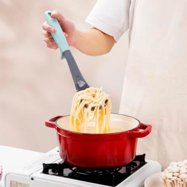 Imagem de Garfo de macarrão de 33 cm com suporte - Colher de coador de nylon seguro para calor e ancinho de espaguete - Pode ser lavado na lava-louças, utensílio de grau alimentício (cabeça cinza, alça azul)