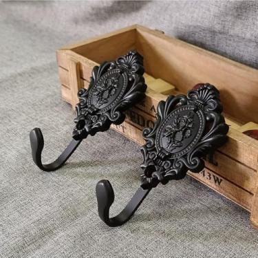 Imagem de 2 peças de ganchos de parede vermelho cobre rosa padrão esculpido vintage drapeado roupas gancho chave casa de banho quarto gancho decorativo multifuncional com parafusos (preto)