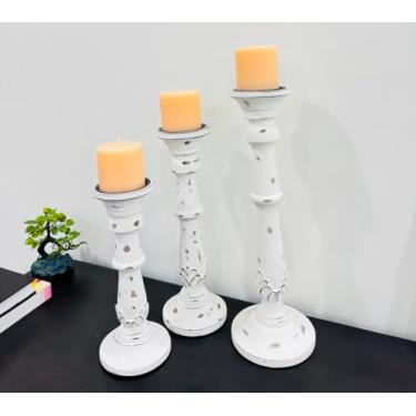 Imagem de Suporte de vela de madeira com design de pilar branco castiçal de madeira para decoração de mesa de centro de mesa, castiçais em forma de peças de xadrez (conjunto de 3) 30 x 38 x 45 cm,