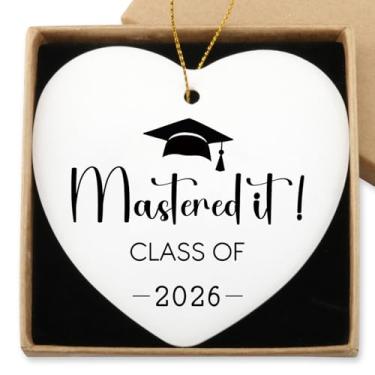 Imagem de Class of 2026 Masters Degree Gifts Hanging Ornament High School College Phd Presentes de Formatura para Mulheres Homens Filha Filho Árvore de Natal Cerâmica Coração Lembrança