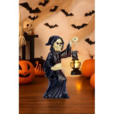 Imagem de Dlfghos Decoração interna de Halloween estatueta de bruxa com lanterna brilhante resina esqueleto estátua de bruxa gótica assustadora para decoração de casa, prateleiras, entradas, mesas, prateleira