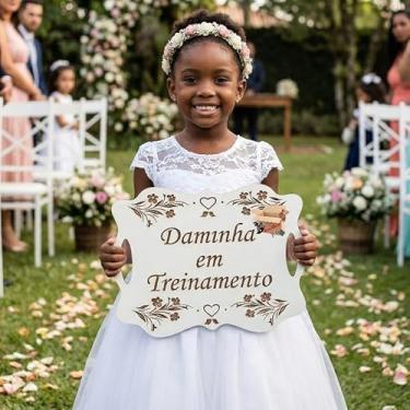 Imagem de Plaquinha Placa Casamento Lá Vem A Noiva MDF Personalizada Frases Entrada Noiva Pajem Daminha (Lá vem a noiva, MDF Cru) (Daminha em treinamento., Branco)
