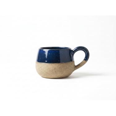 Imagem de Xícara de Chá Artesanal em Cerâmica, Design Bicolor Azul e Natural, Acabamento Rústico Texturizado, Esmalte Reativo