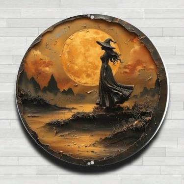 Imagem de Witch Stands Beneath Harvest Moon Vintage Placa de parede redonda de alumínio rústico - 20 cm Presentes e decoração para ambientes internos e externos para casa, escritório, café e quintal