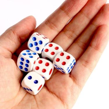 Imagem de Conjunto De 12 Dados Coloridos com 6 Lados Cada para Jogos